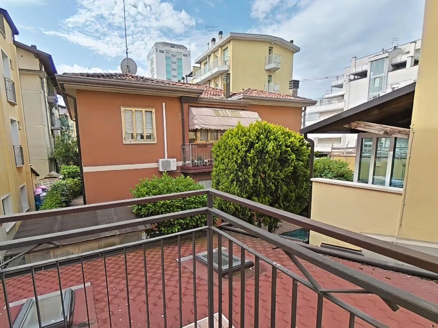Balcone appartamento al mare con affaccio su cortile interno, tour 360 immobiliare