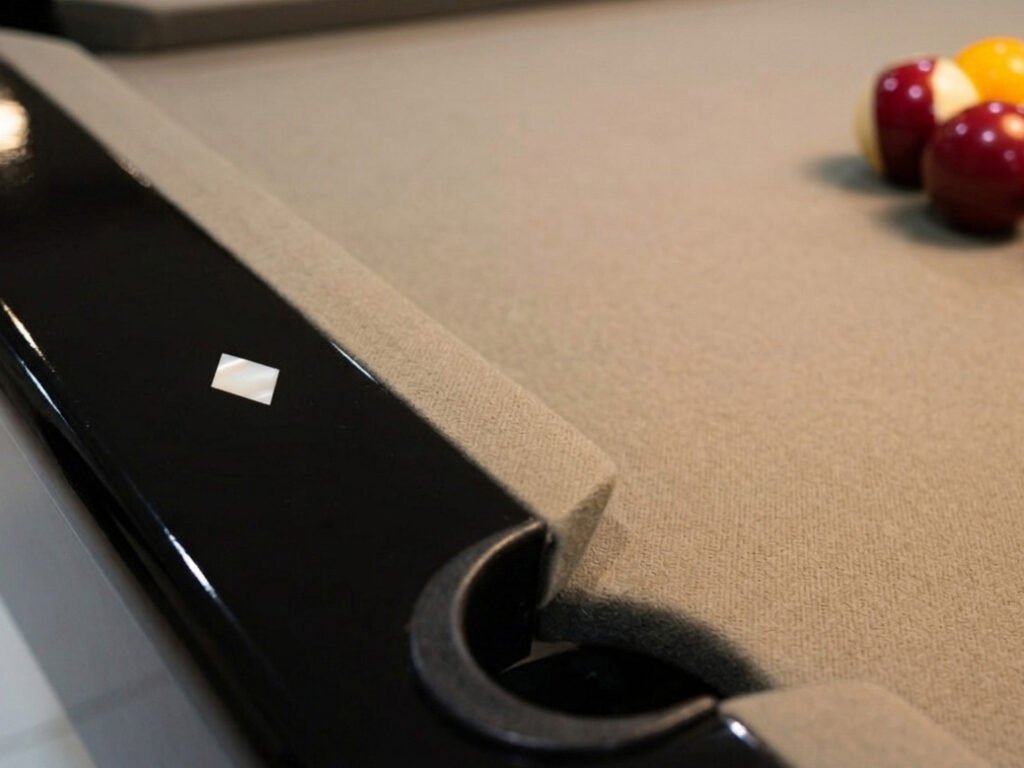particolare del diamante sulle sponde del biliardo che ha ispirato il concept per il logo